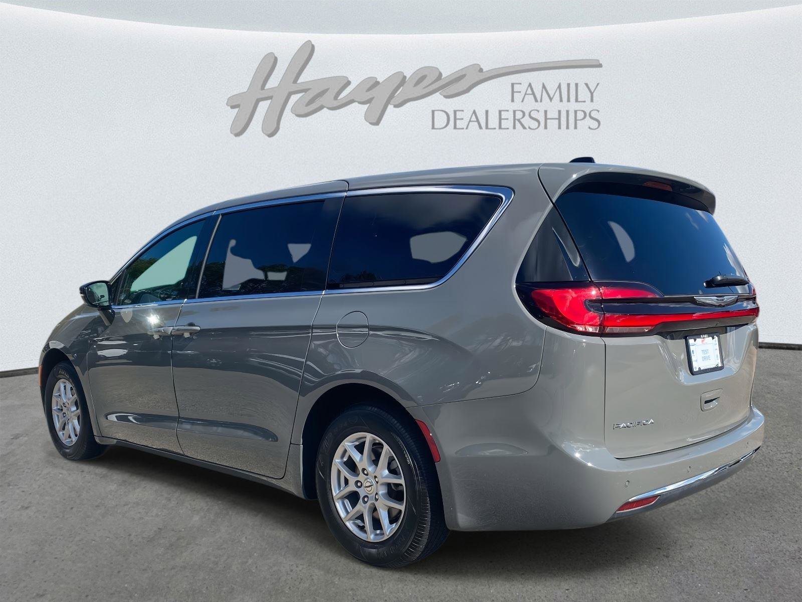 2025 Chrysler Pacifica Select