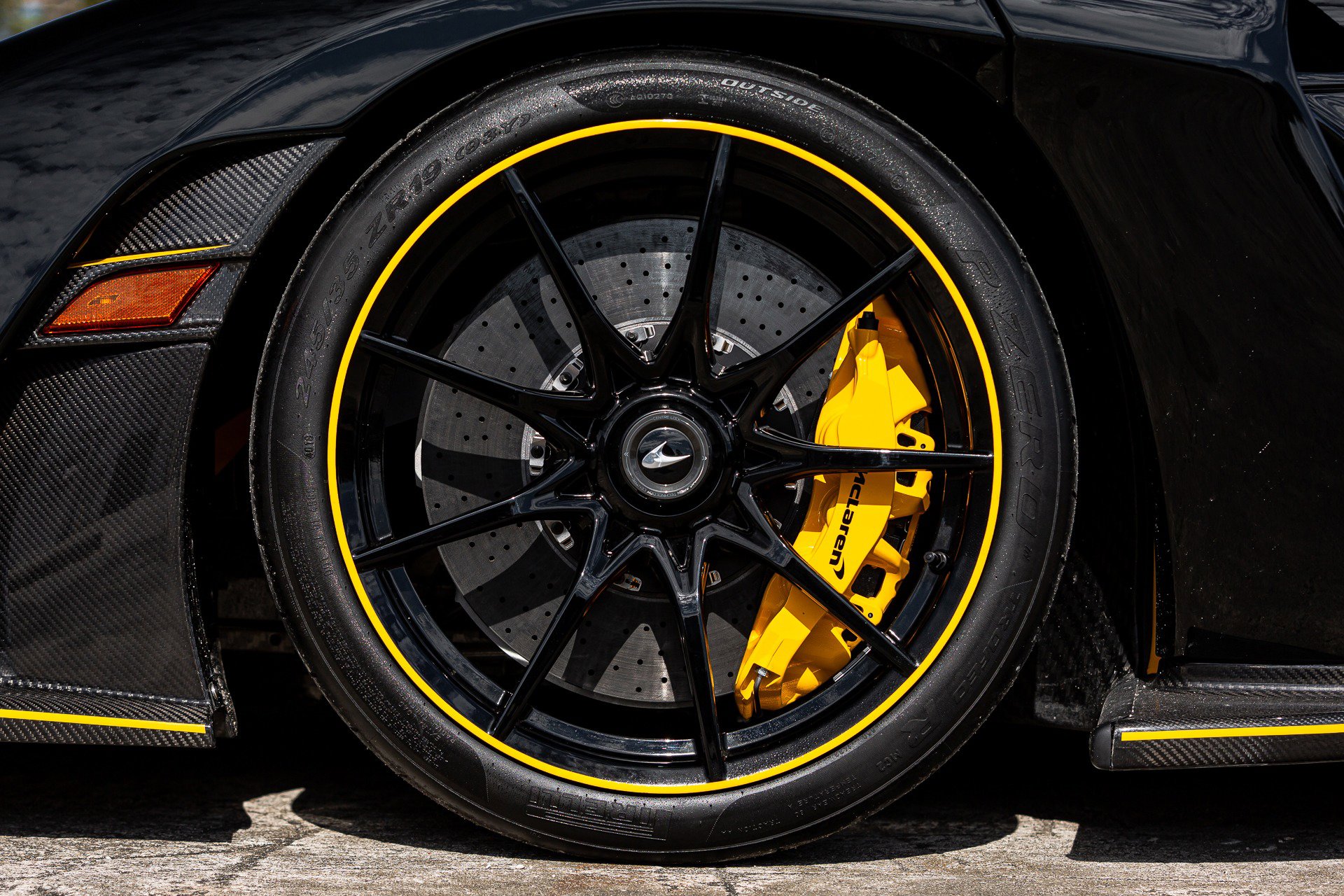 Used 2019 McLaren Senna photo 12