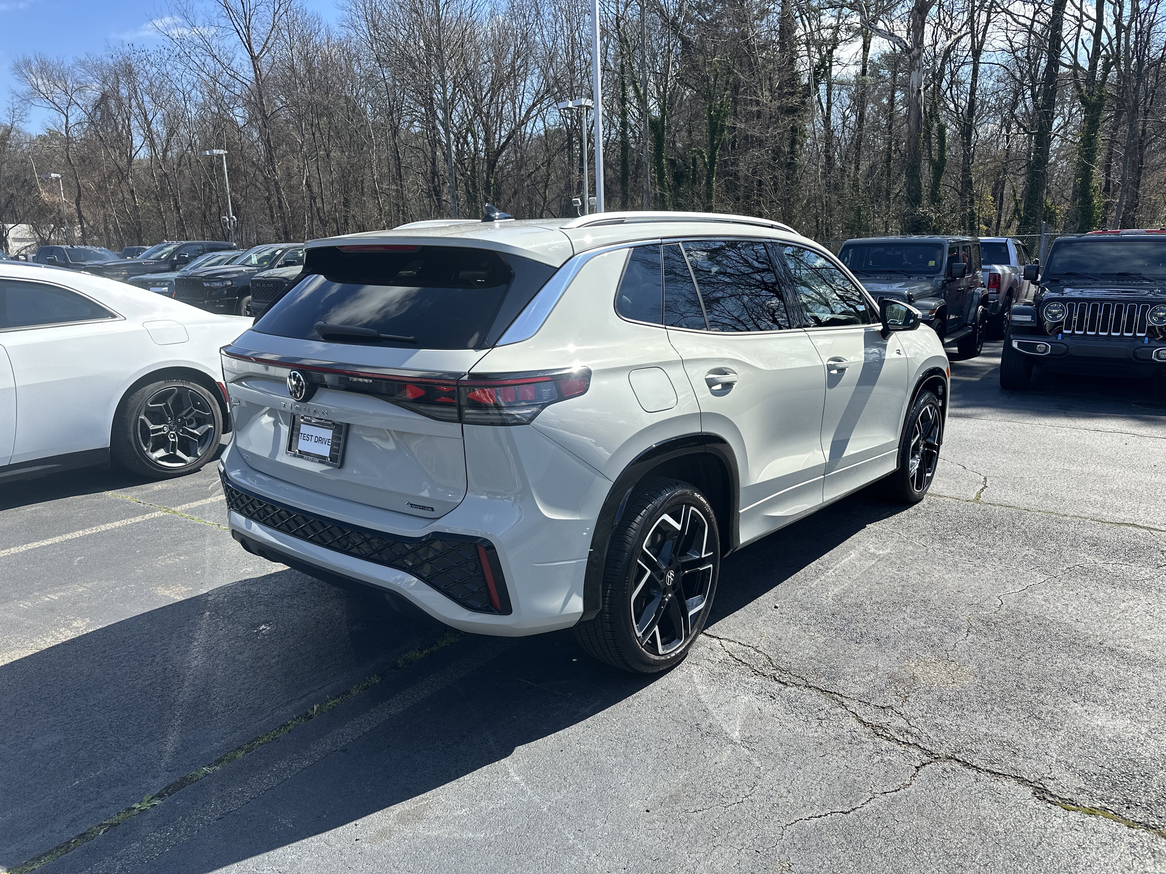 2025 Volkswagen Tiguan SEL R-Line