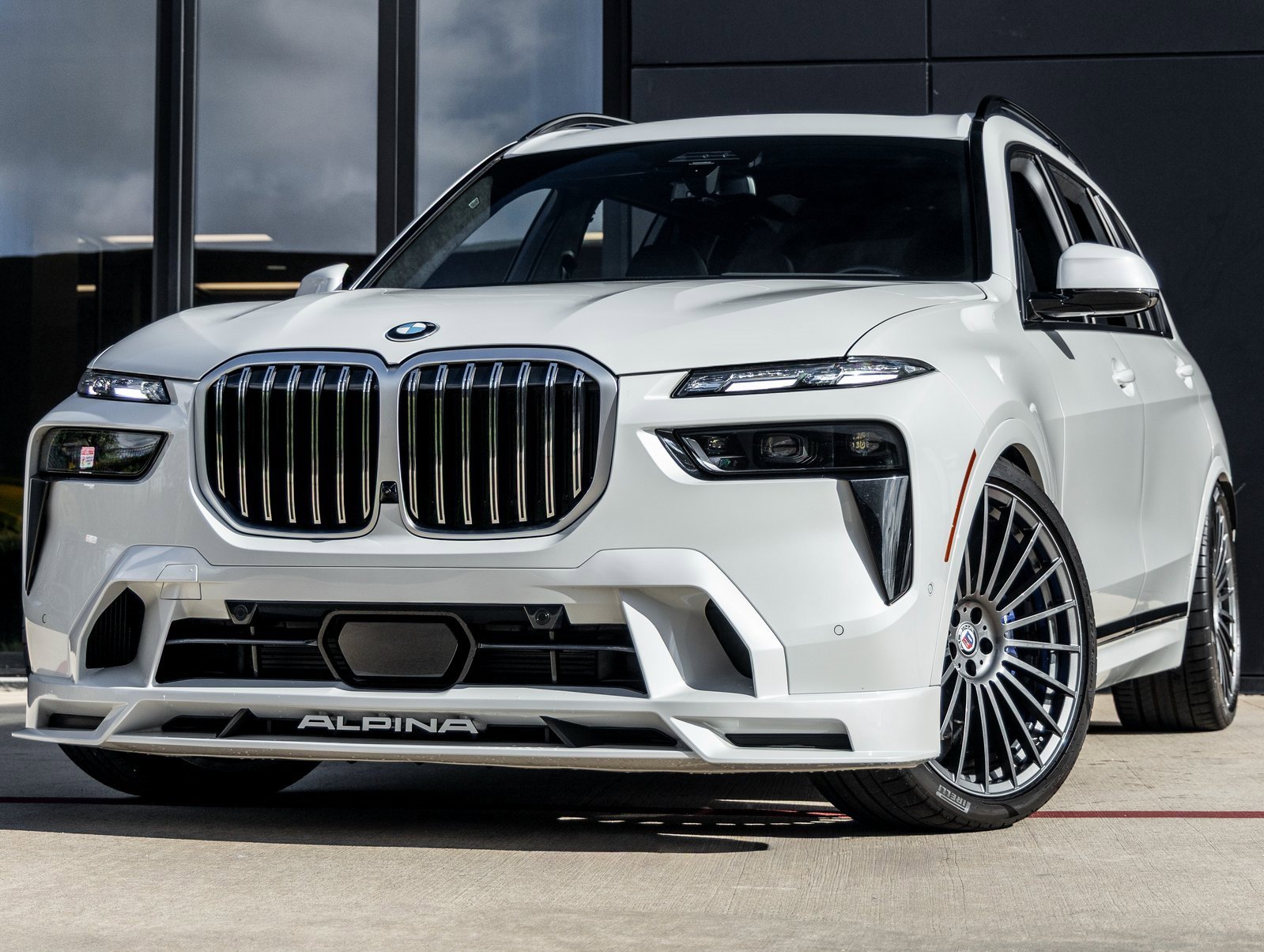 2025 BMW X7 ALPINA XB7