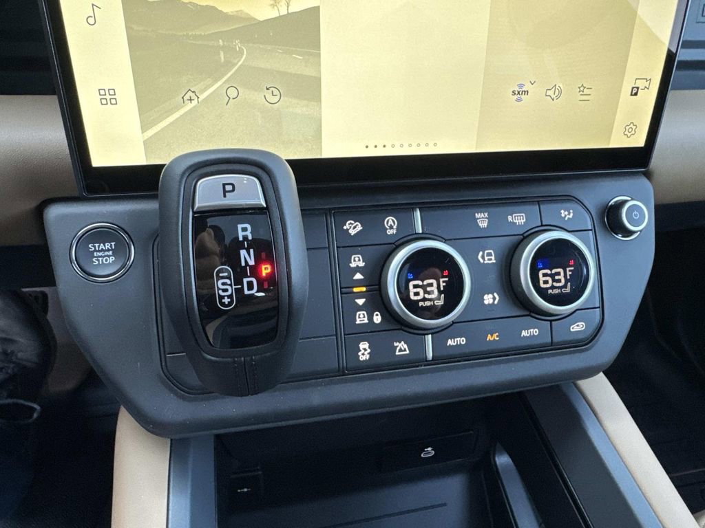 2026 Land Rover Defender 110 X-Dynamic SE