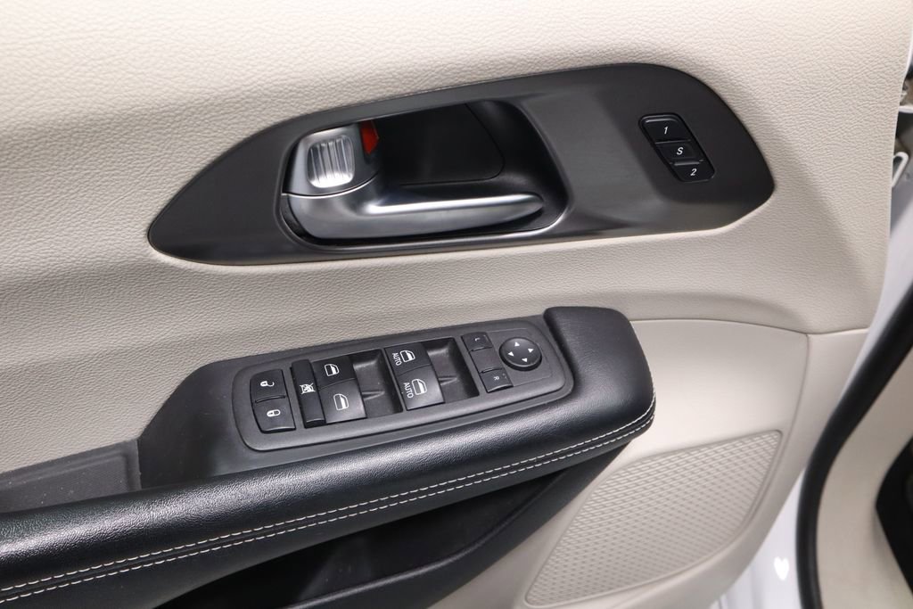 2022 Chrysler Pacifica Touring-L