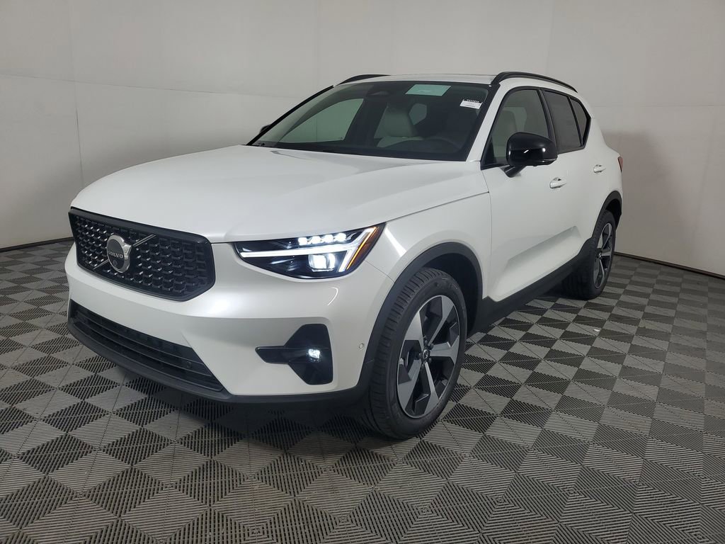 2026 Volvo Xc40 B5 Plus