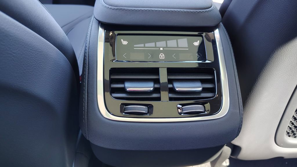 2026 Volvo Xc90 B6 Plus