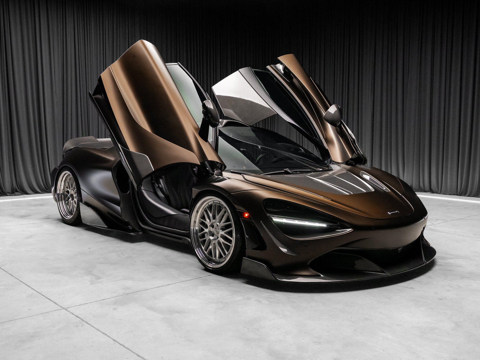 Used 2018 McLaren 720S Luxury photo 10