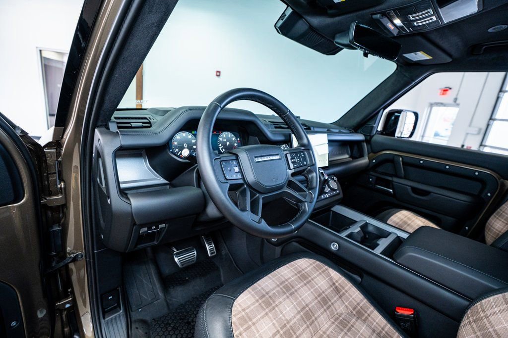 2025 Land Rover Defender 110 X