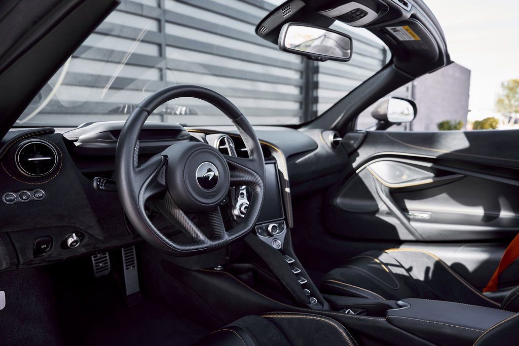 Used 2020 McLaren 720S Spider photo 2