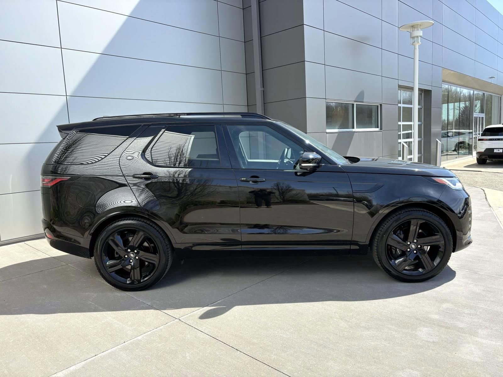 2025 Land Rover Discovery Metropolitan Edition