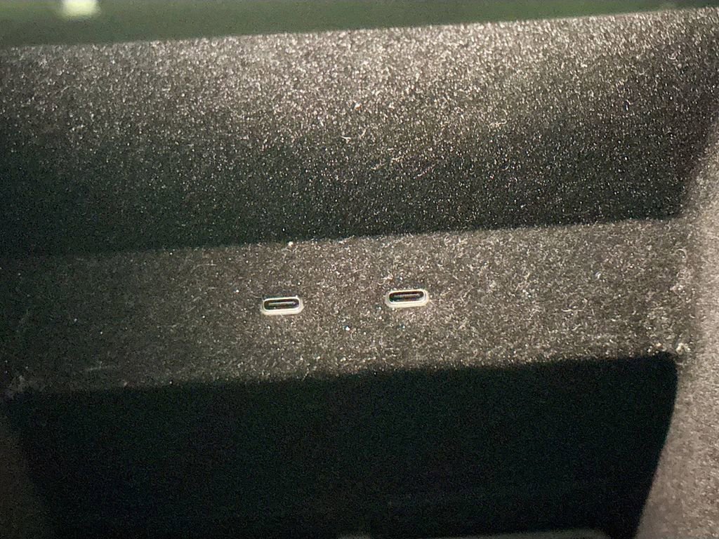 2025 Rivian R1S Adventure