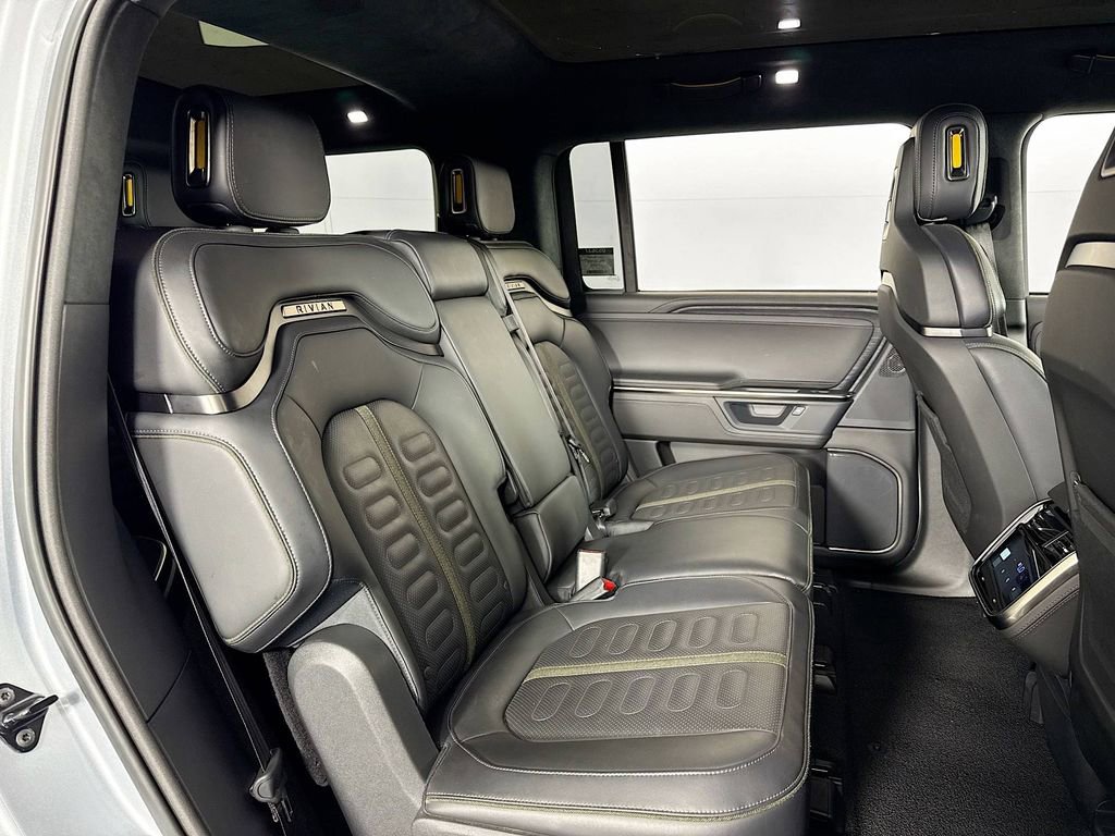 2025 Rivian R1S Adventure