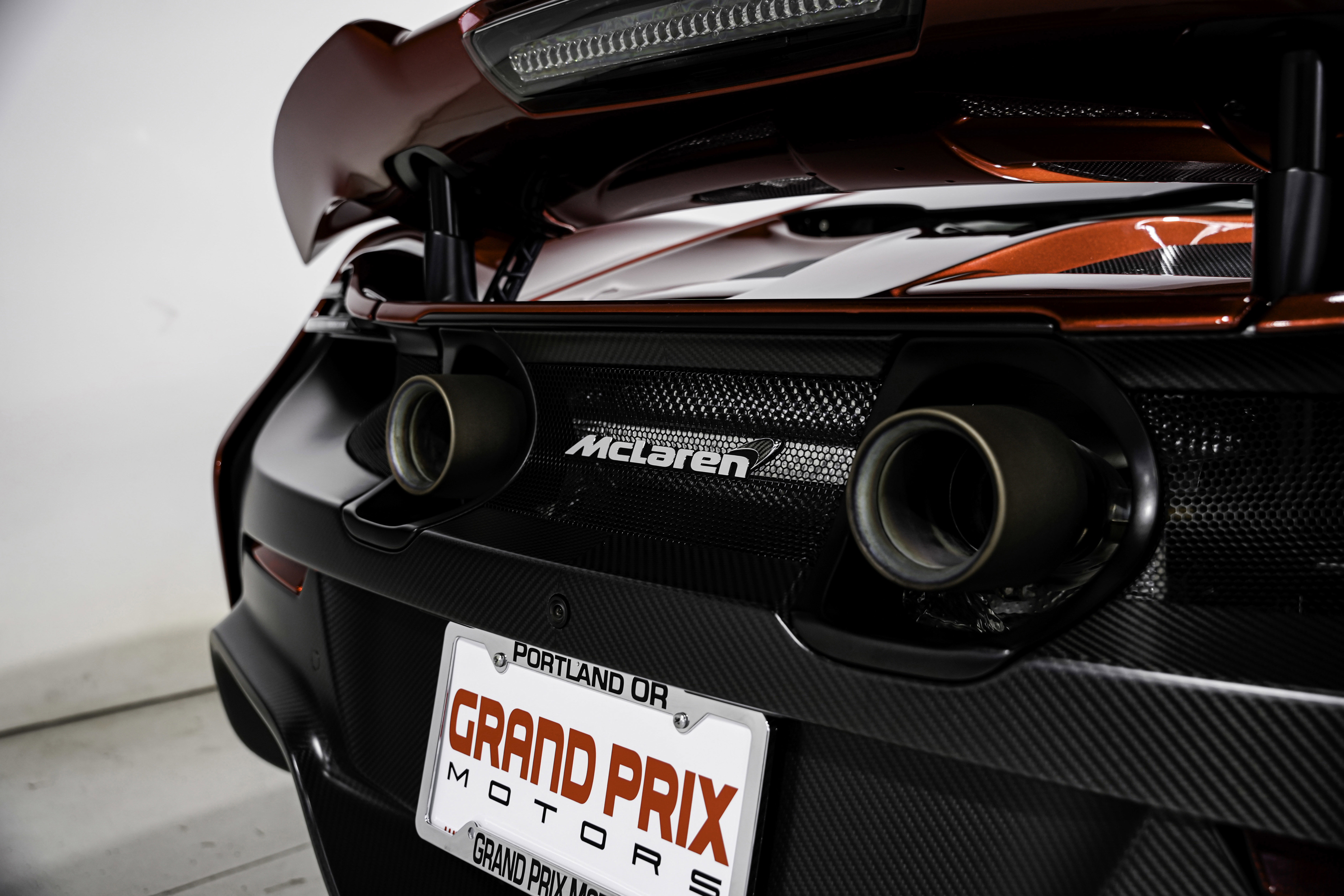 Used 2016 McLaren 675LT Coupe photo 32