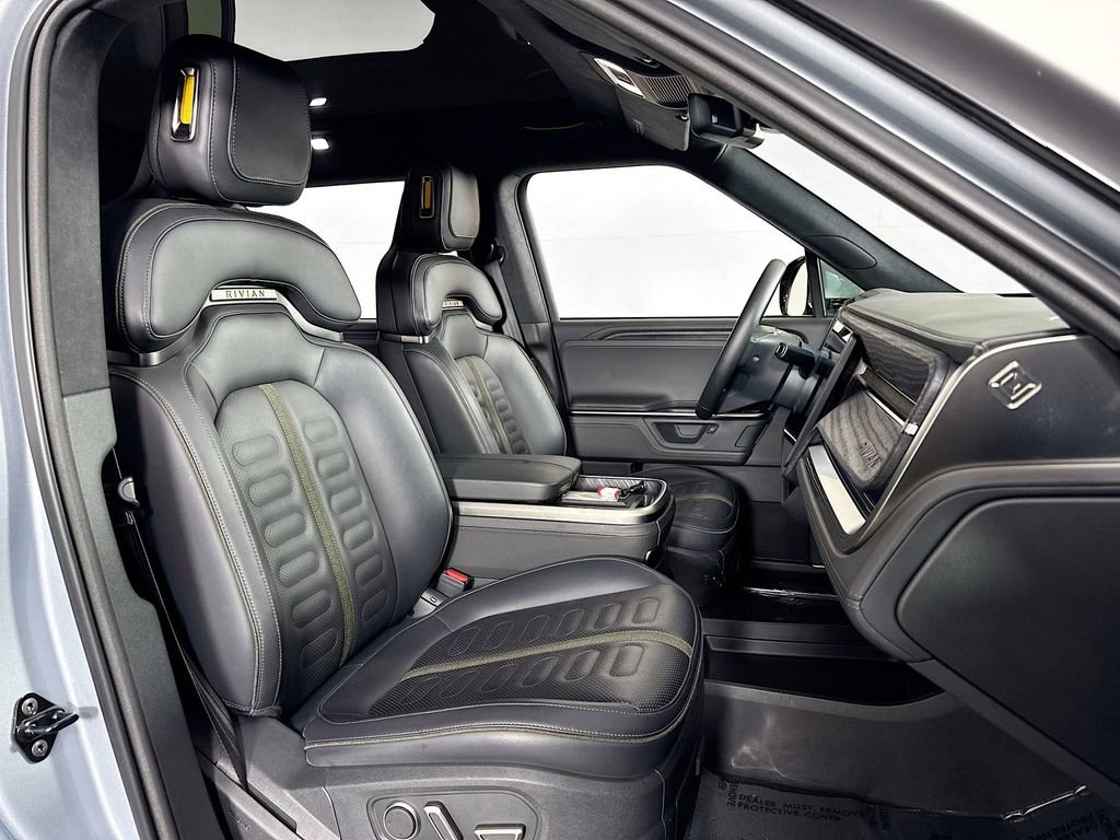 2025 Rivian R1S Adventure