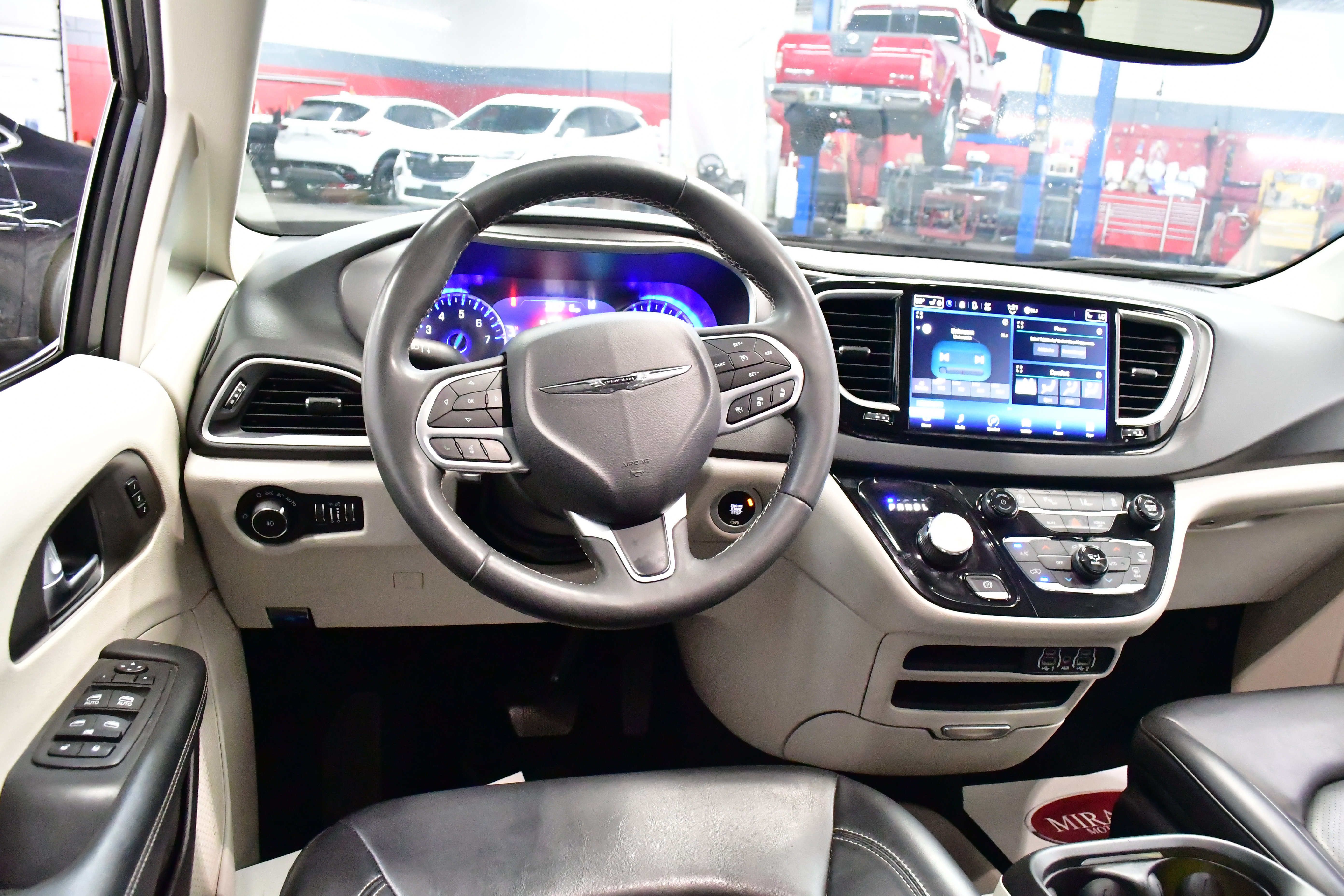 2023 Chrysler Pacifica Touring-L