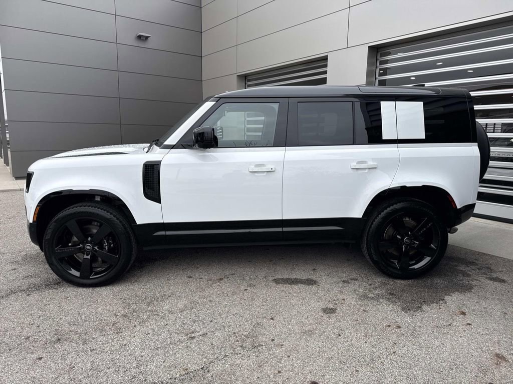 2025 Land Rover Defender 110 V8