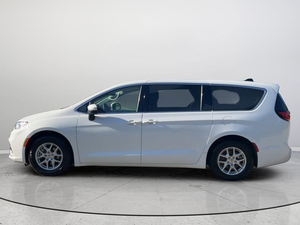 2023 Chrysler Pacifica Touring-L