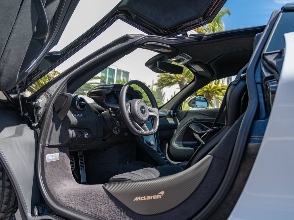 New 2026 McLaren 750S photo 8