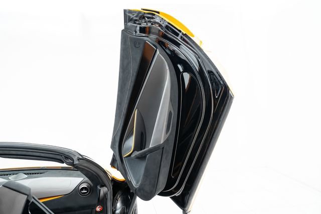 Used 2020 McLaren 720S Performance photo 32