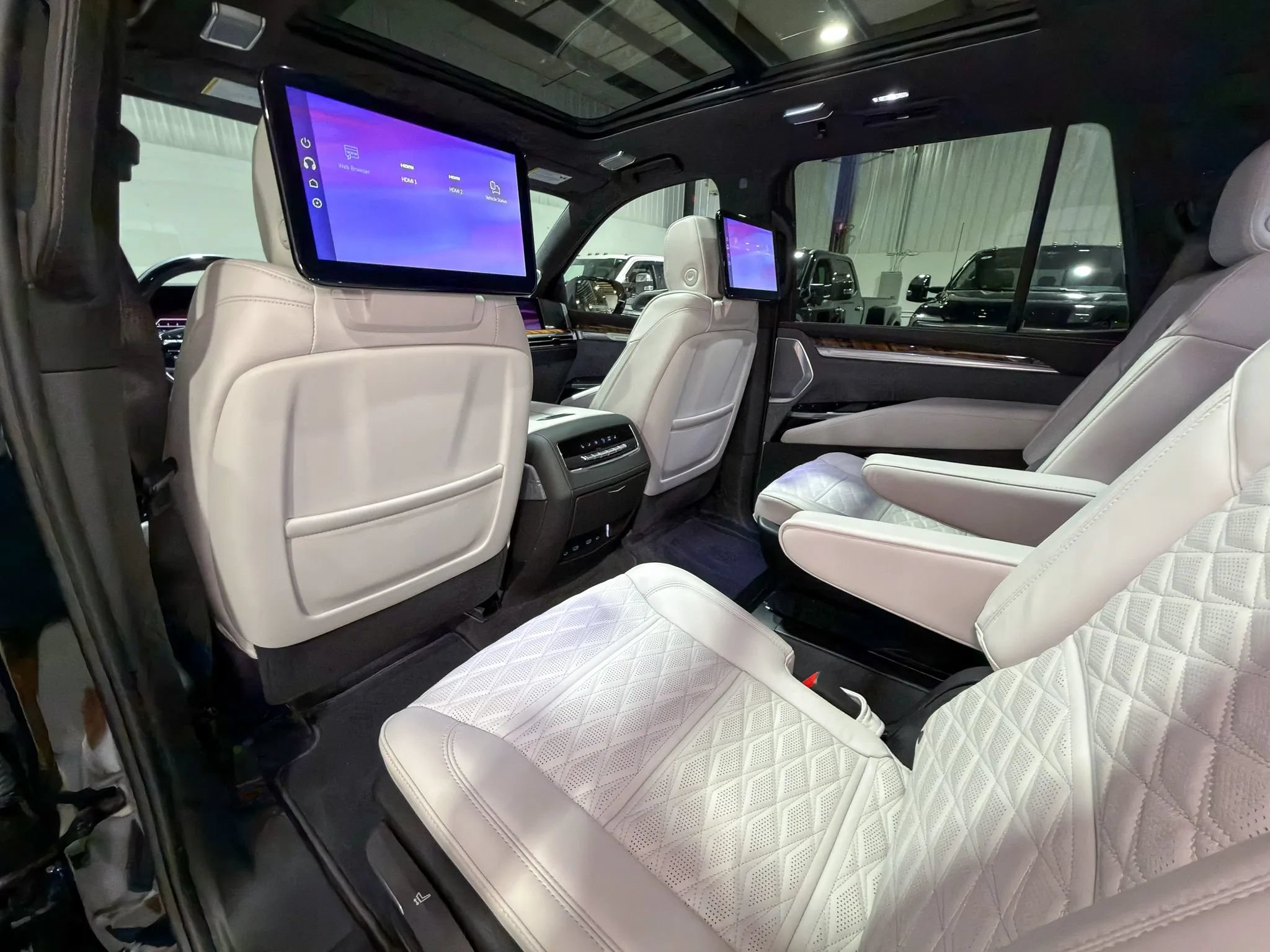 2026 Cadillac Escalade Platinum Sport - Photo 17