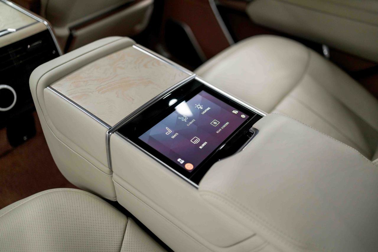 2024 Land Rover Range Rover SV