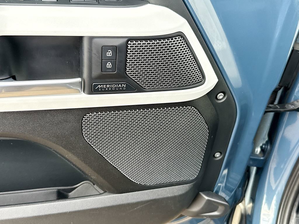 2023 Land Rover Defender 90 SE