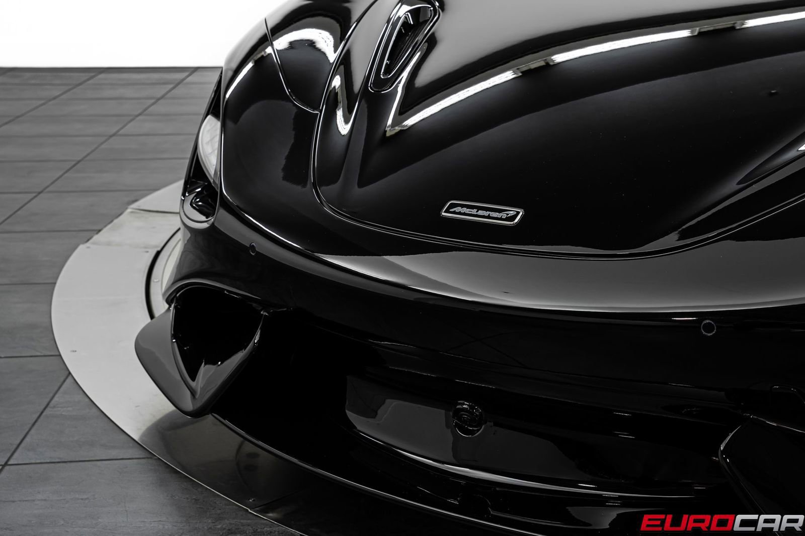 Used 2022 McLaren 765LT photo 14