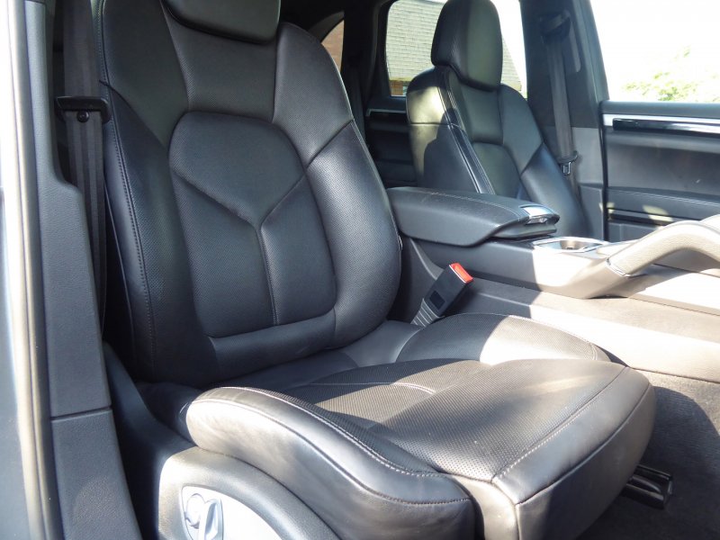 2014 Porsche Cayenne GTS