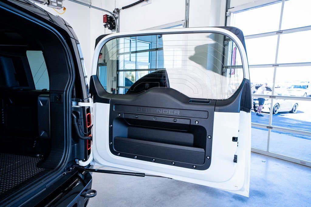 2023 Land Rover Defender 110 X-Dynamic SE