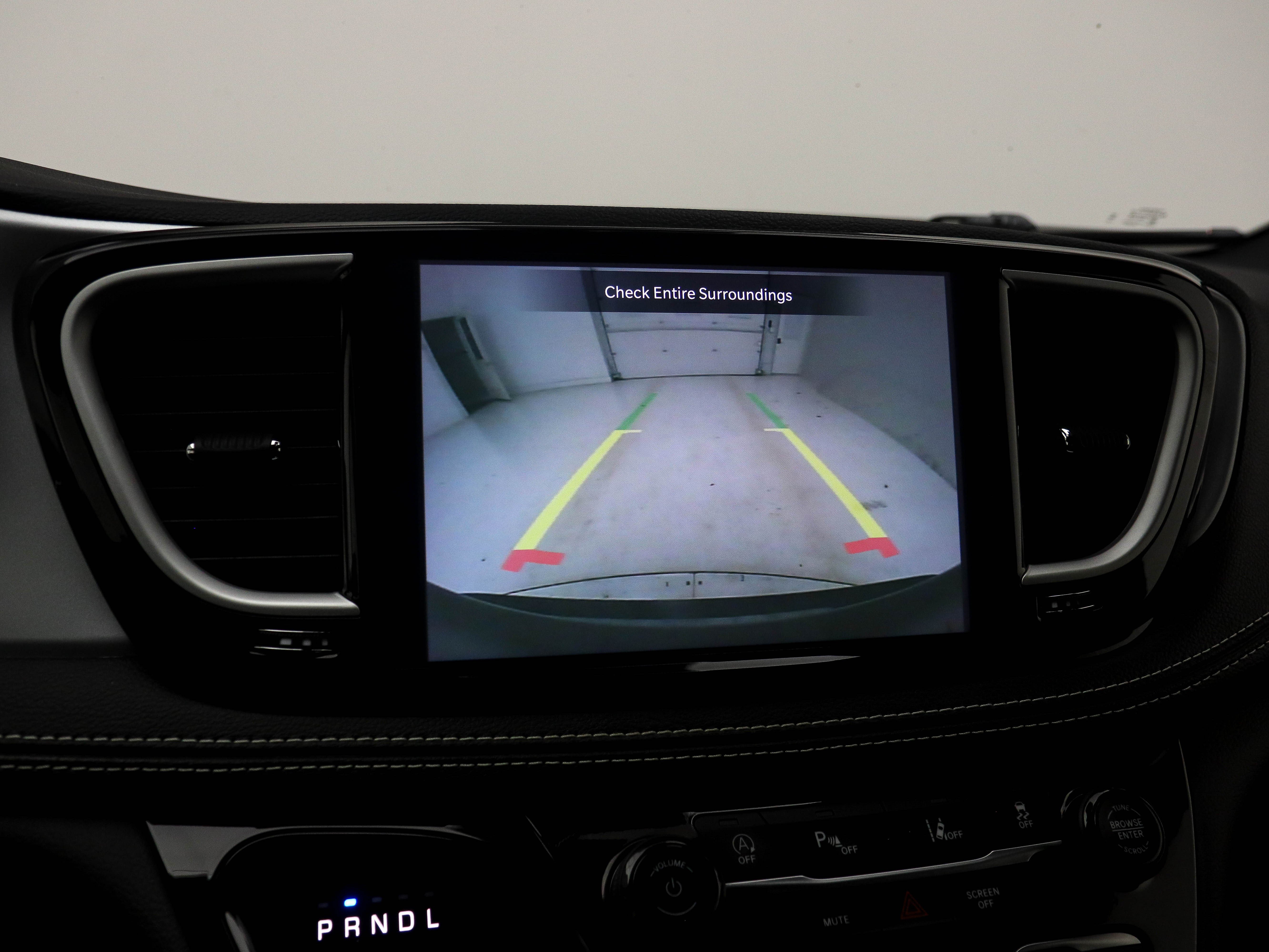 2024 Chrysler Pacifica Touring - Photo 27