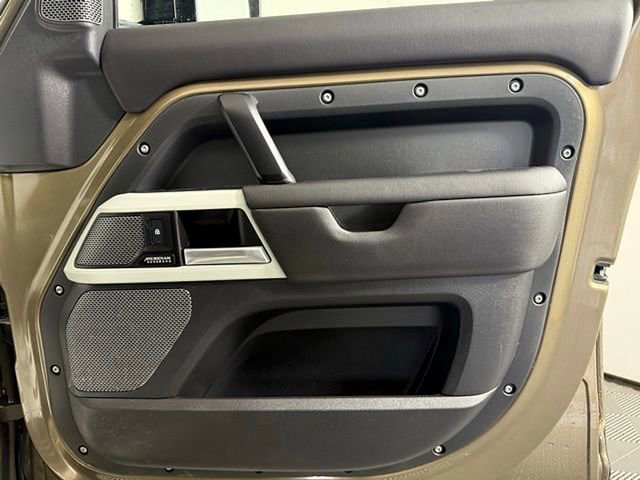 2024 Land Rover Defender 110 SE