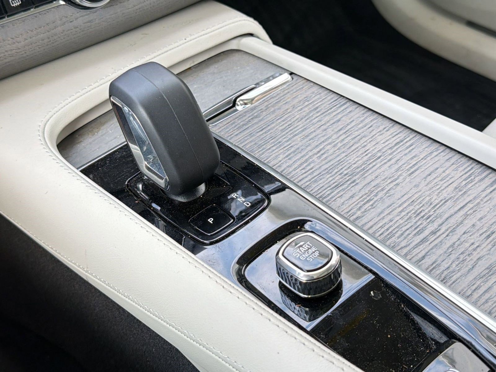 2024 Volvo Xc90 B6 Plus