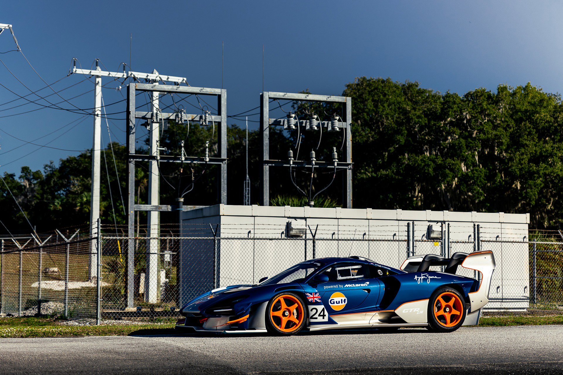 Used 2020 McLaren Senna photo 25