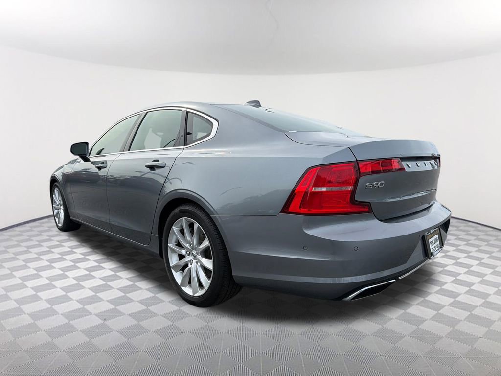 2017 Volvo S90 T6 Momentum