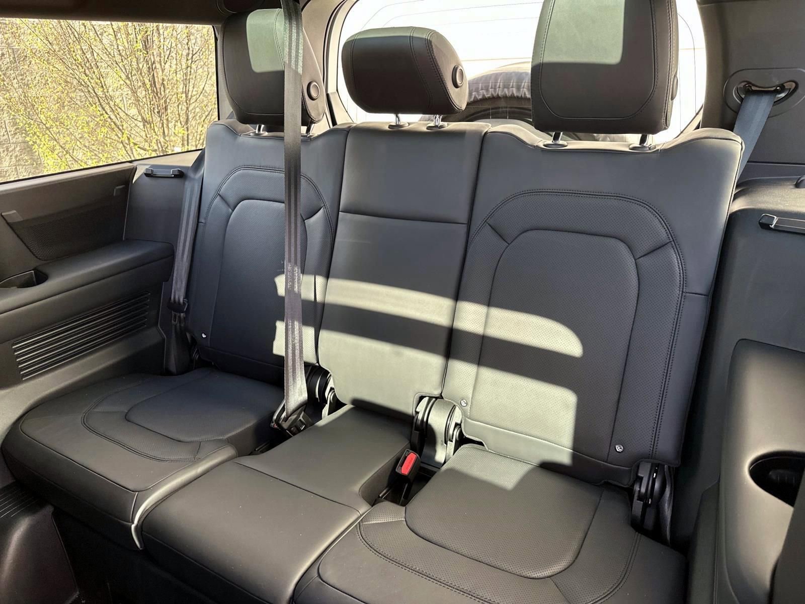 2024 Land Rover Defender 130 X-Dynamic SE