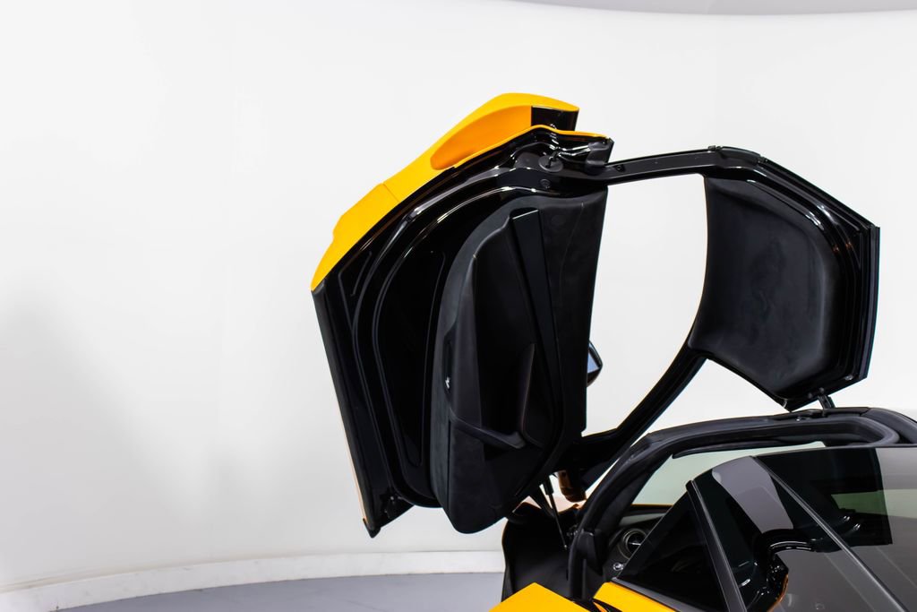 Used 2021 McLaren 720S Performance photo 35