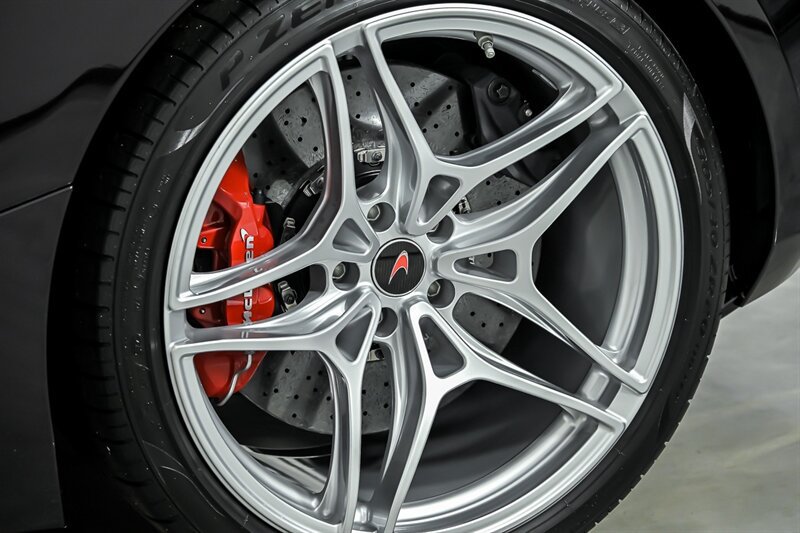 Used 2018 McLaren 720S photo 18
