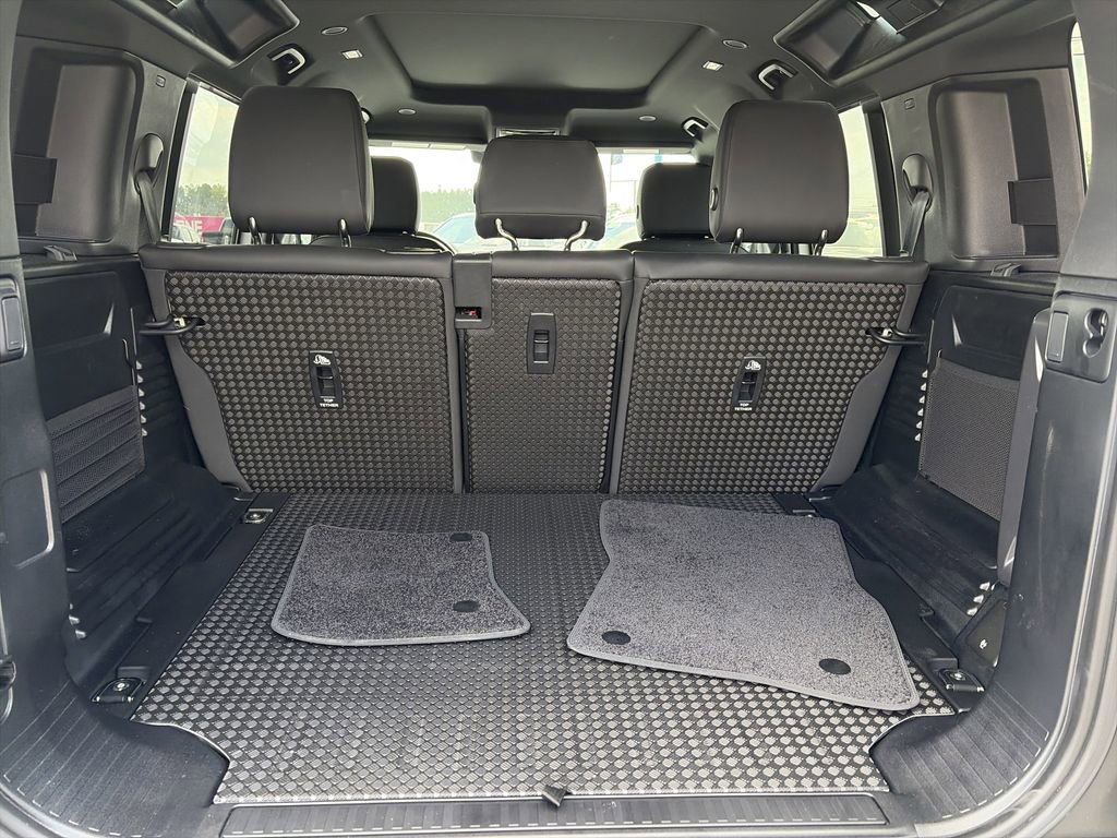 2025 Land Rover Defender 110 S