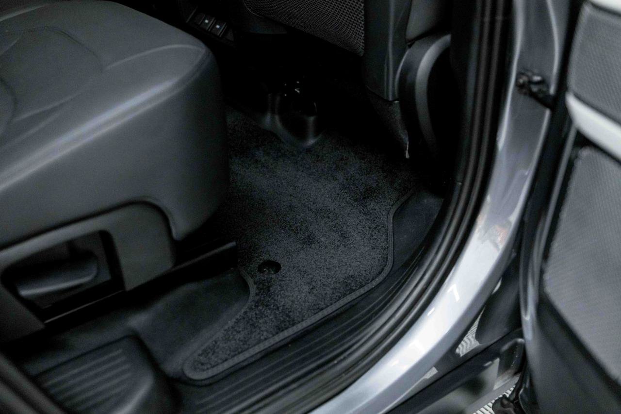 2023 Land Rover Defender 130 SE