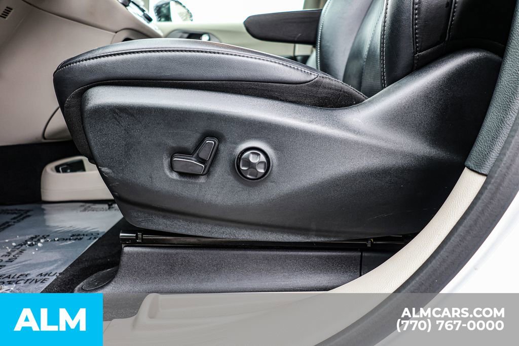 2024 Chrysler Pacifica Select