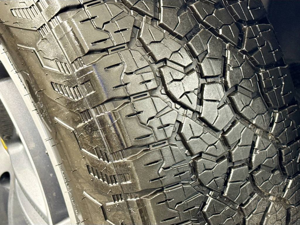 2025 Rivian R1S Adventure