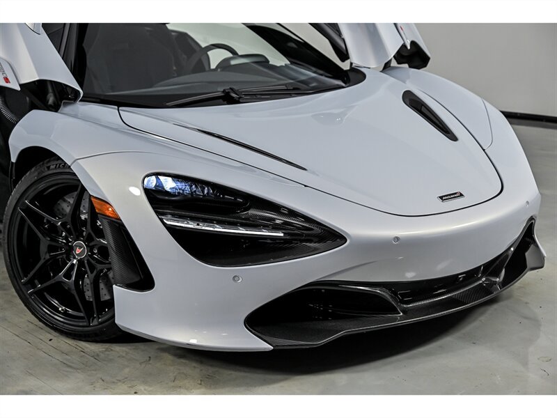 Used 2018 McLaren 720S photo 2
