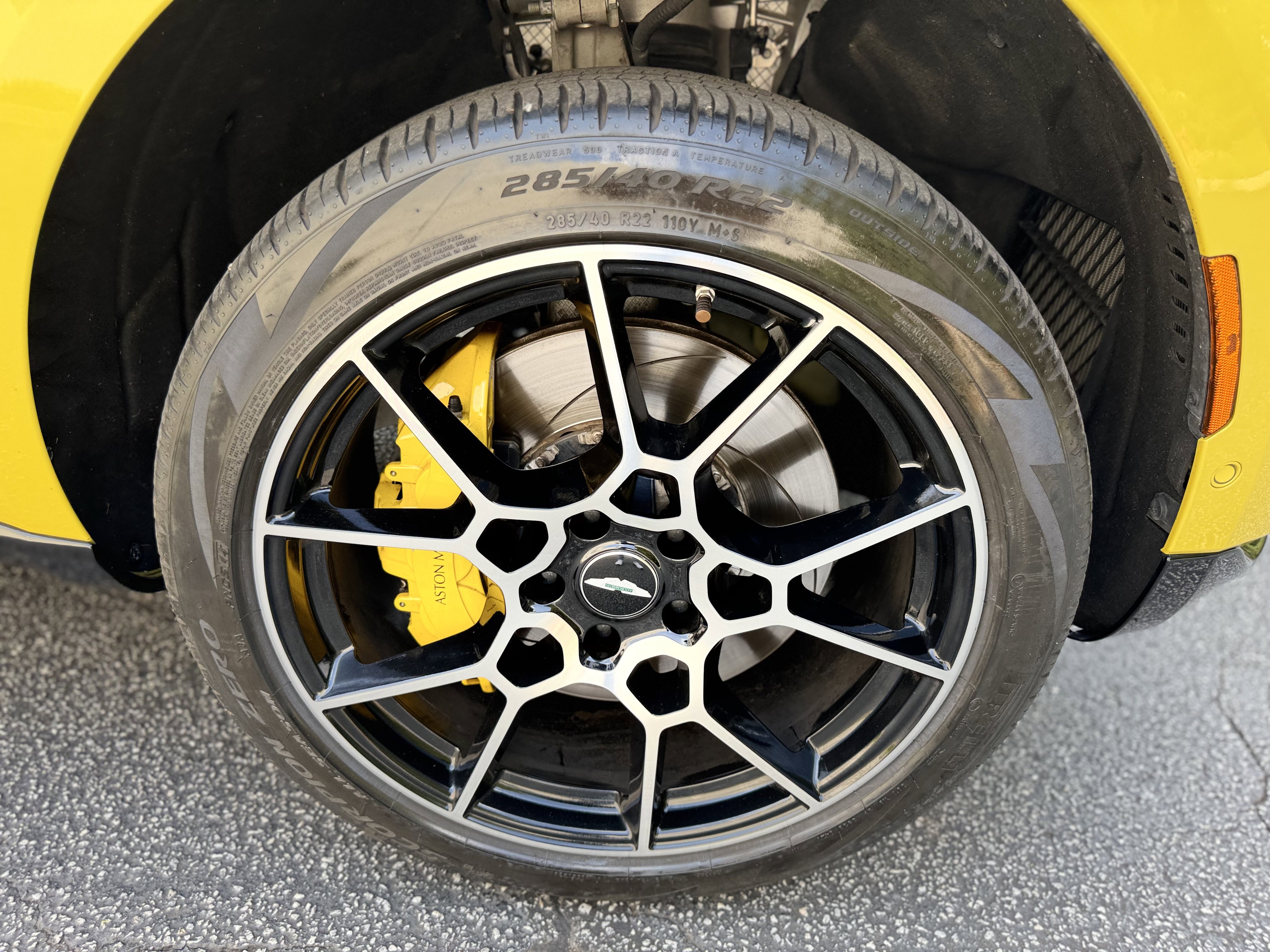 2021 Aston Martin DBX