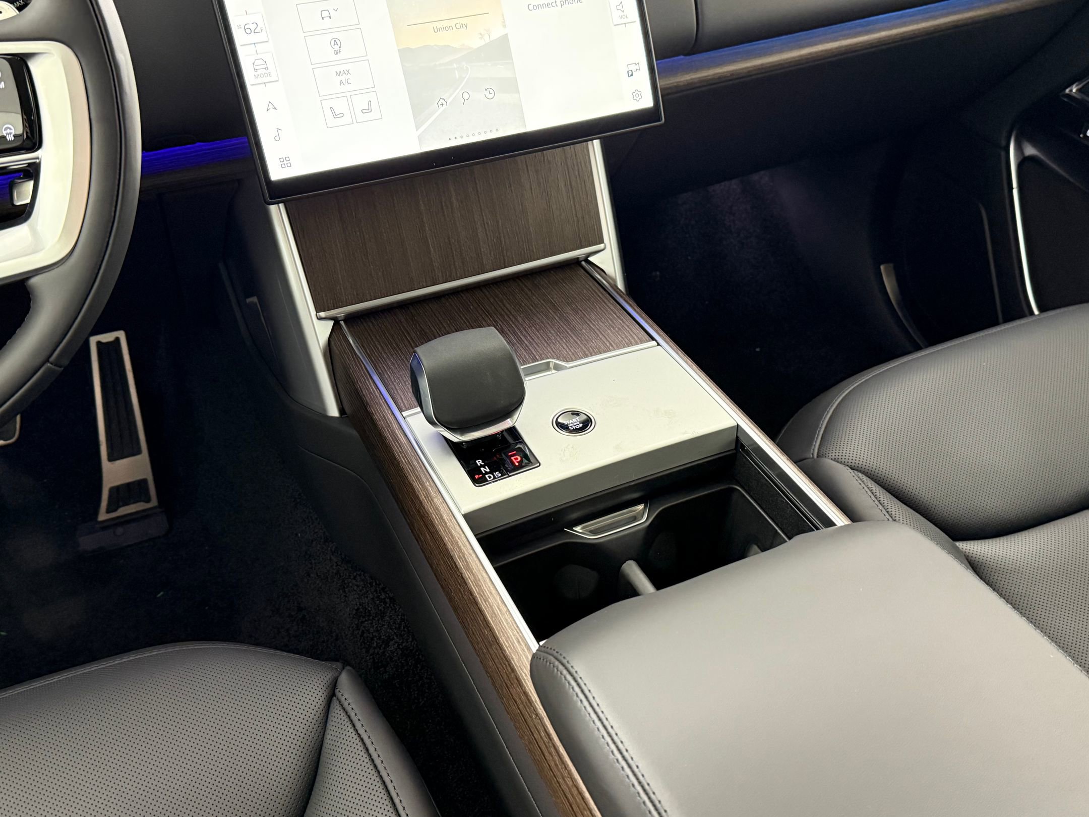 2026 Land Rover Range Rover Long Wheelbase SE