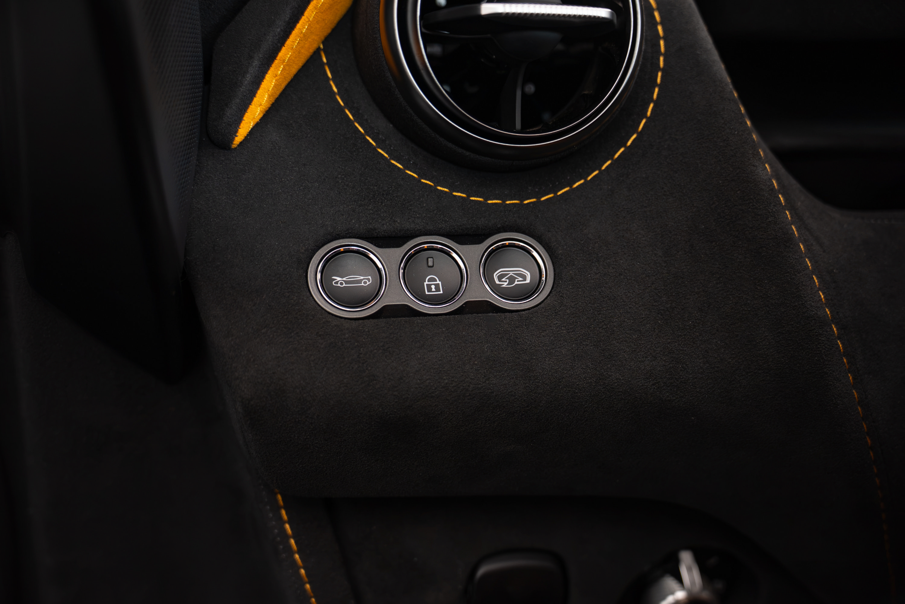 Used 2022 McLaren 765LT photo 17