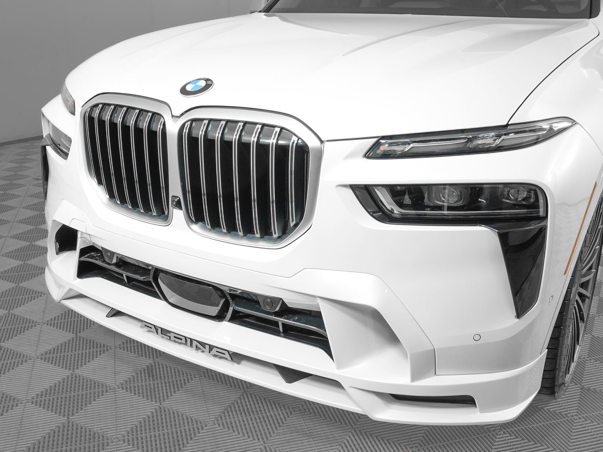 2025 BMW ALPINA XB7