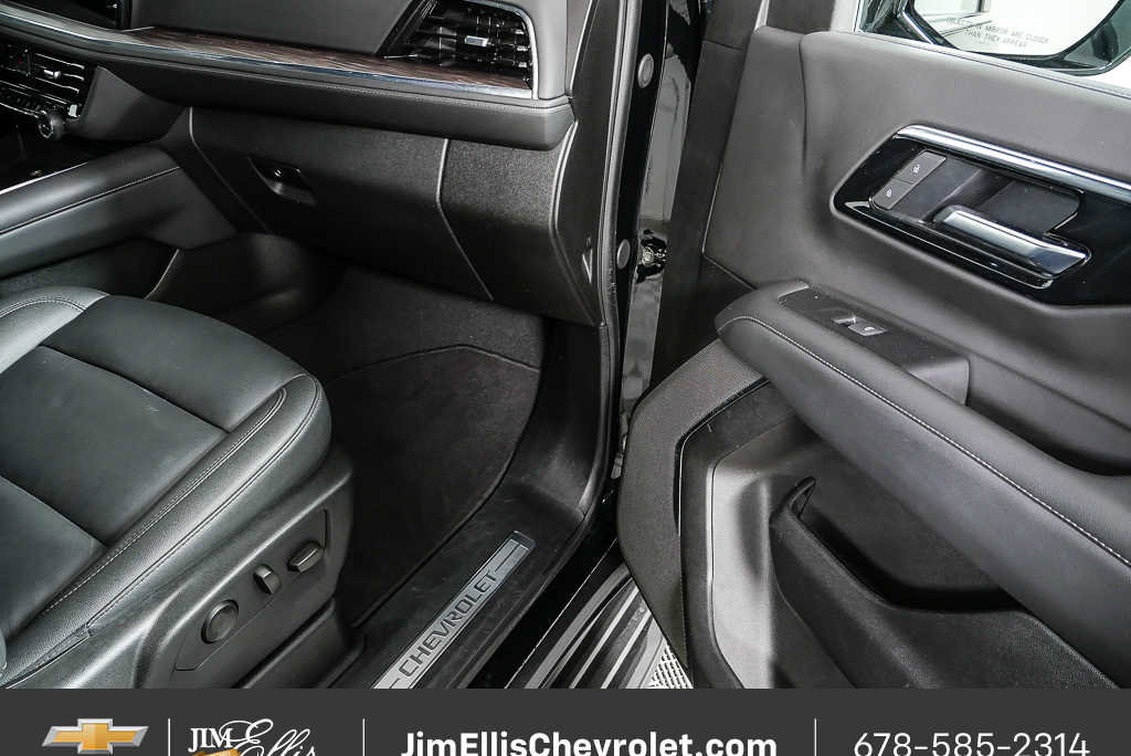 2025 Chevrolet Suburban LT