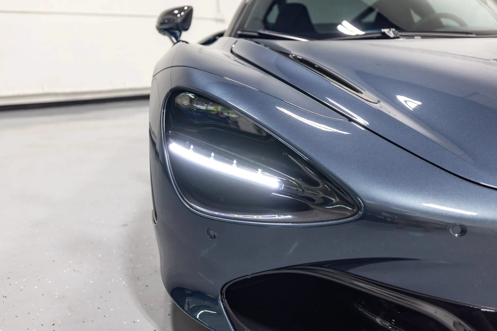 Used 2018 McLaren 720S Performance photo 14