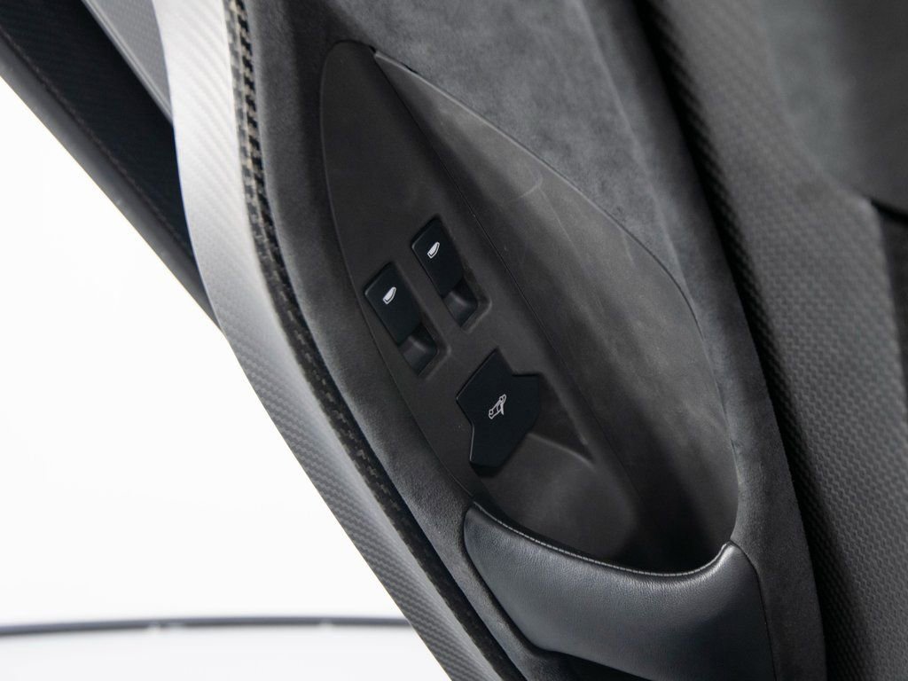 Used 2015 McLaren P1 photo 19