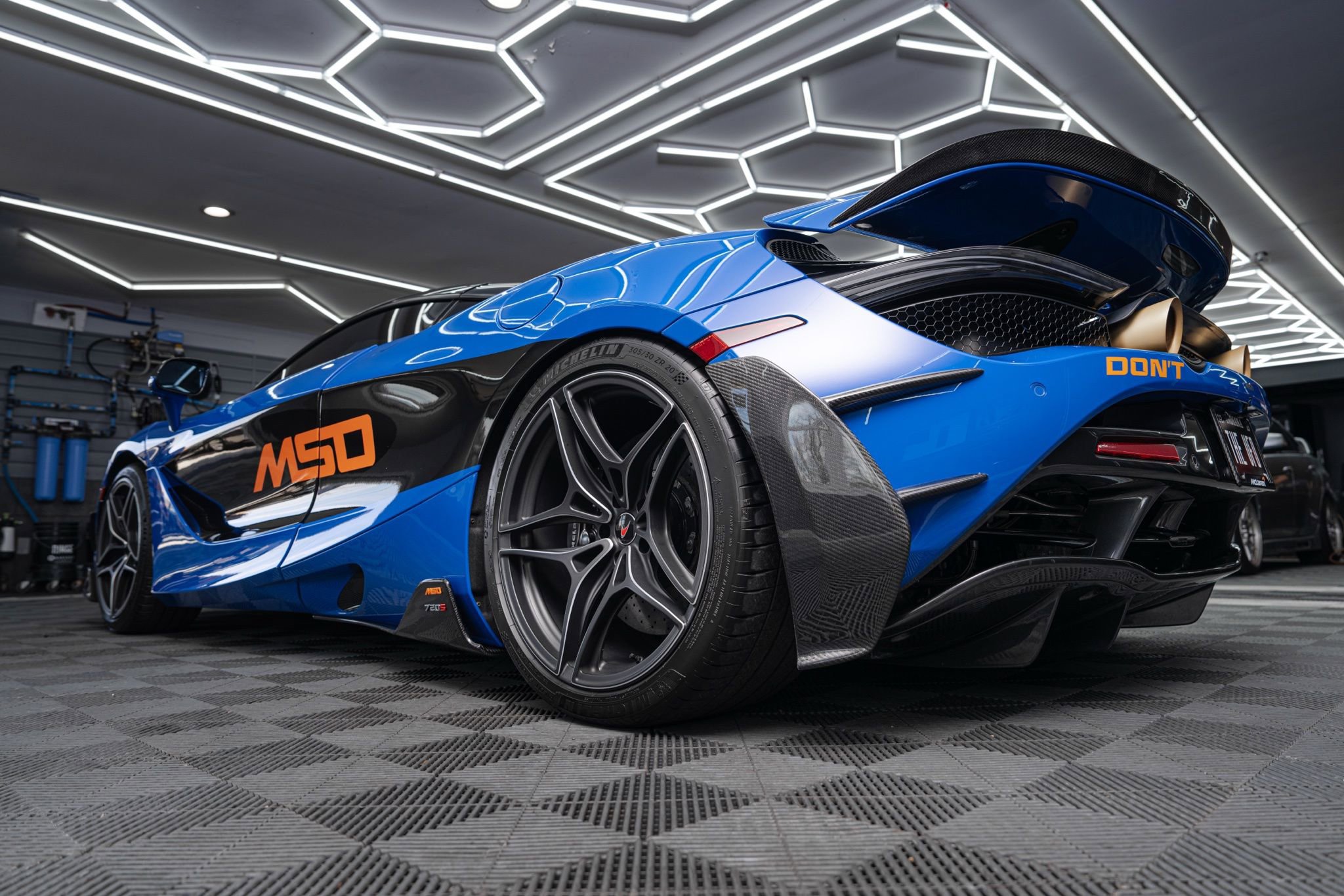 Used 2018 McLaren 720S Performance photo 7