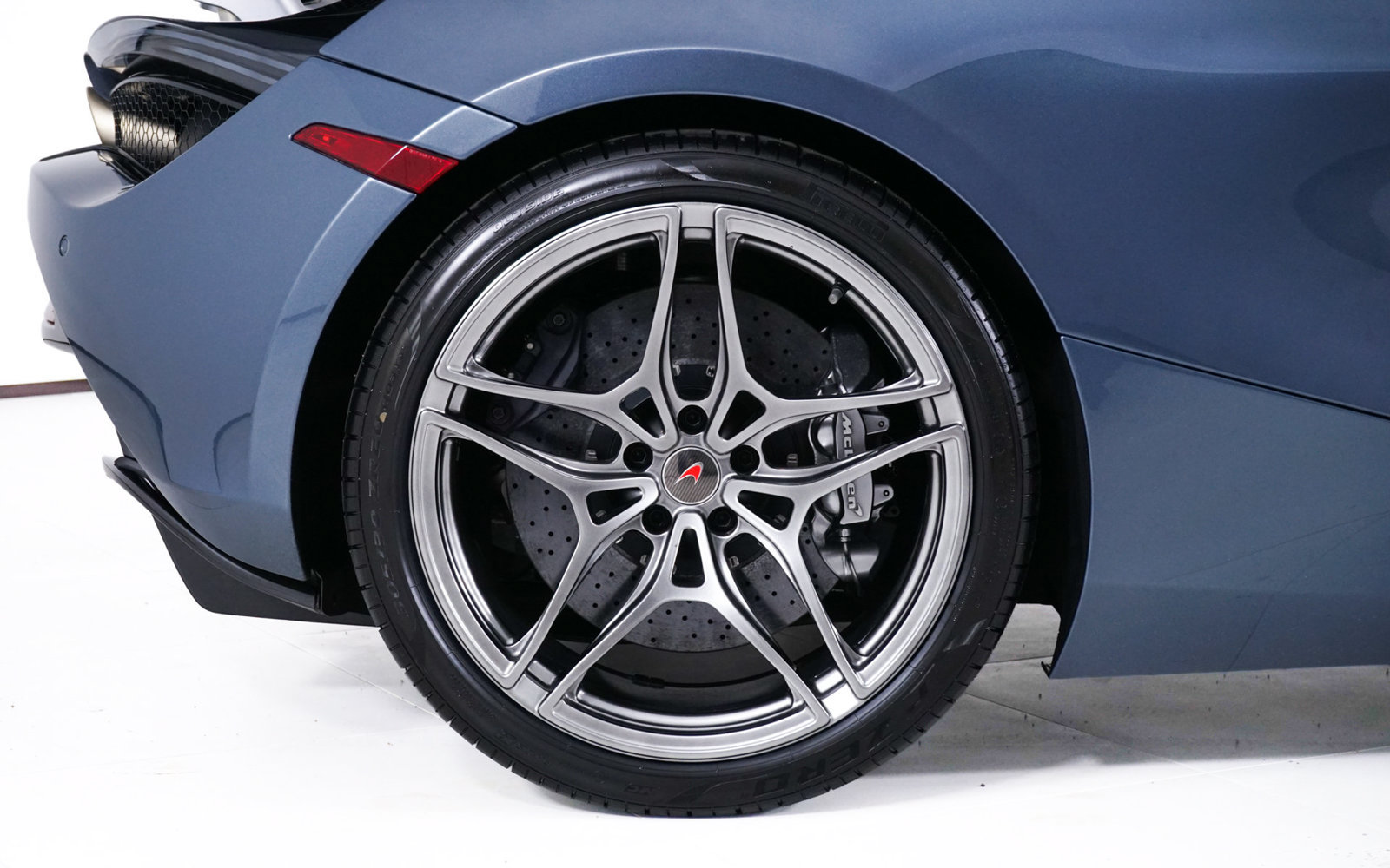 Used 2018 McLaren 720S Luxury photo 14