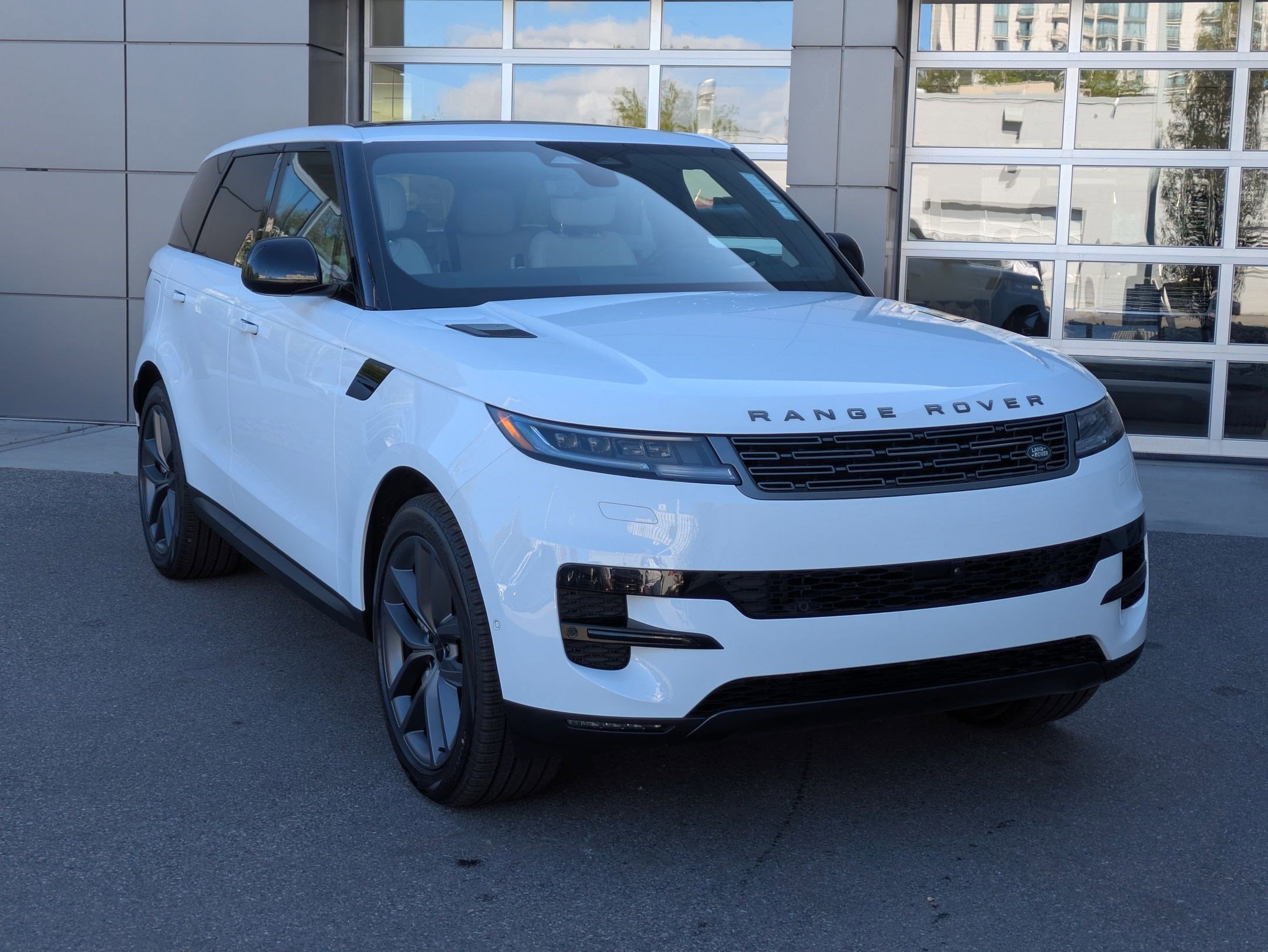 2026 Land Rover Range Rover Sport SE